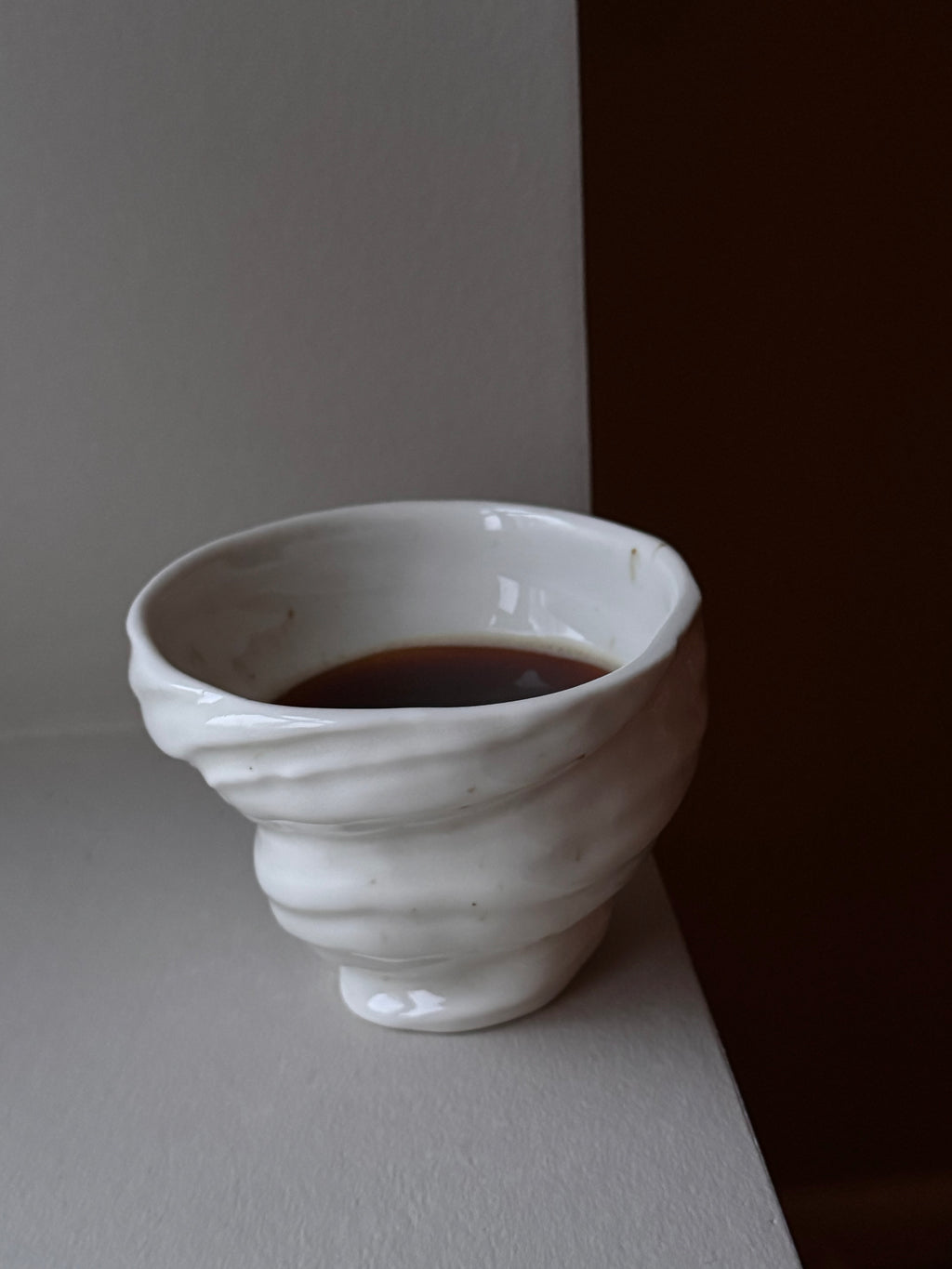 Schneckentasse ohne Henkel – glänzende Glasur. Latte-Tasse