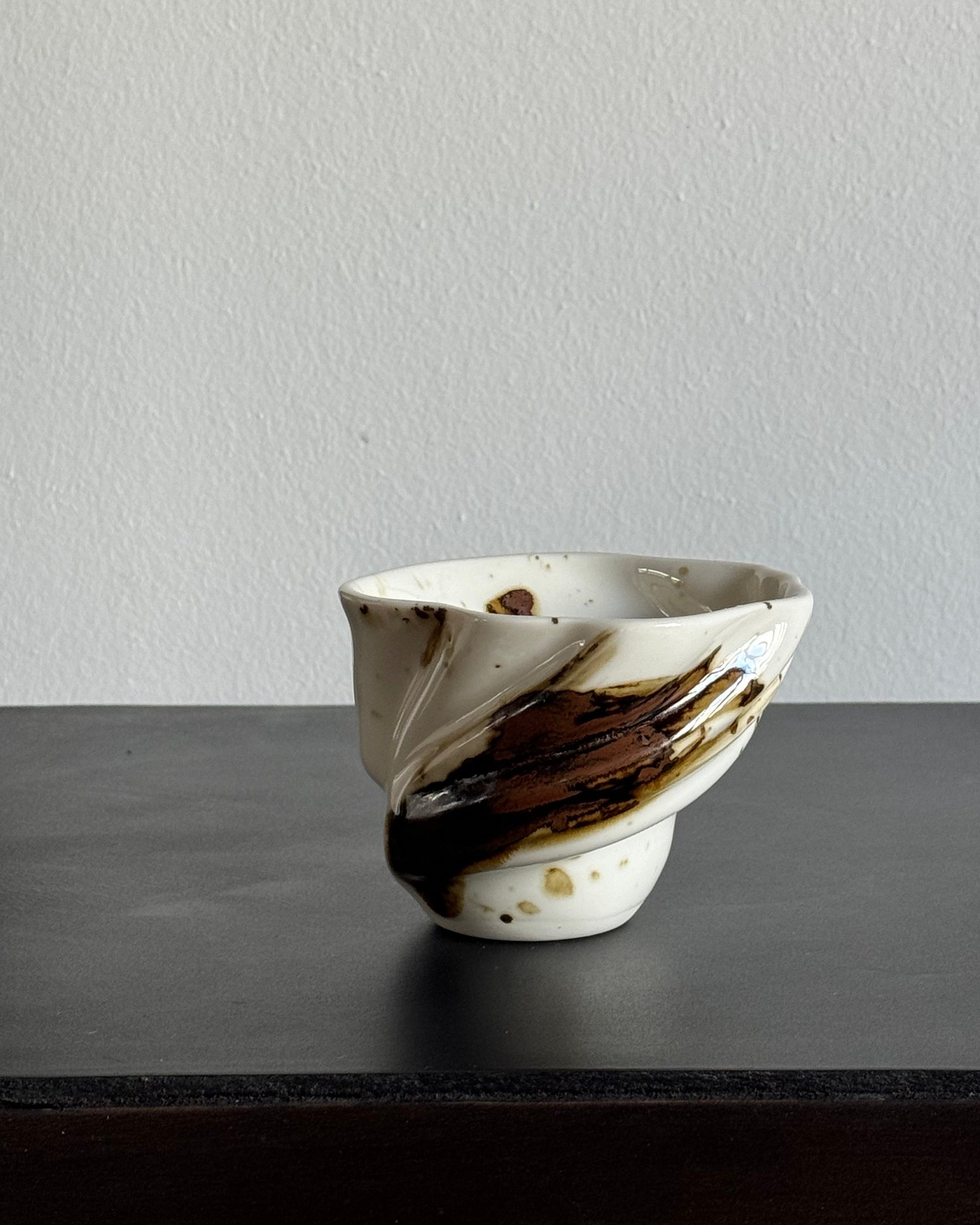 Swan cup black sun