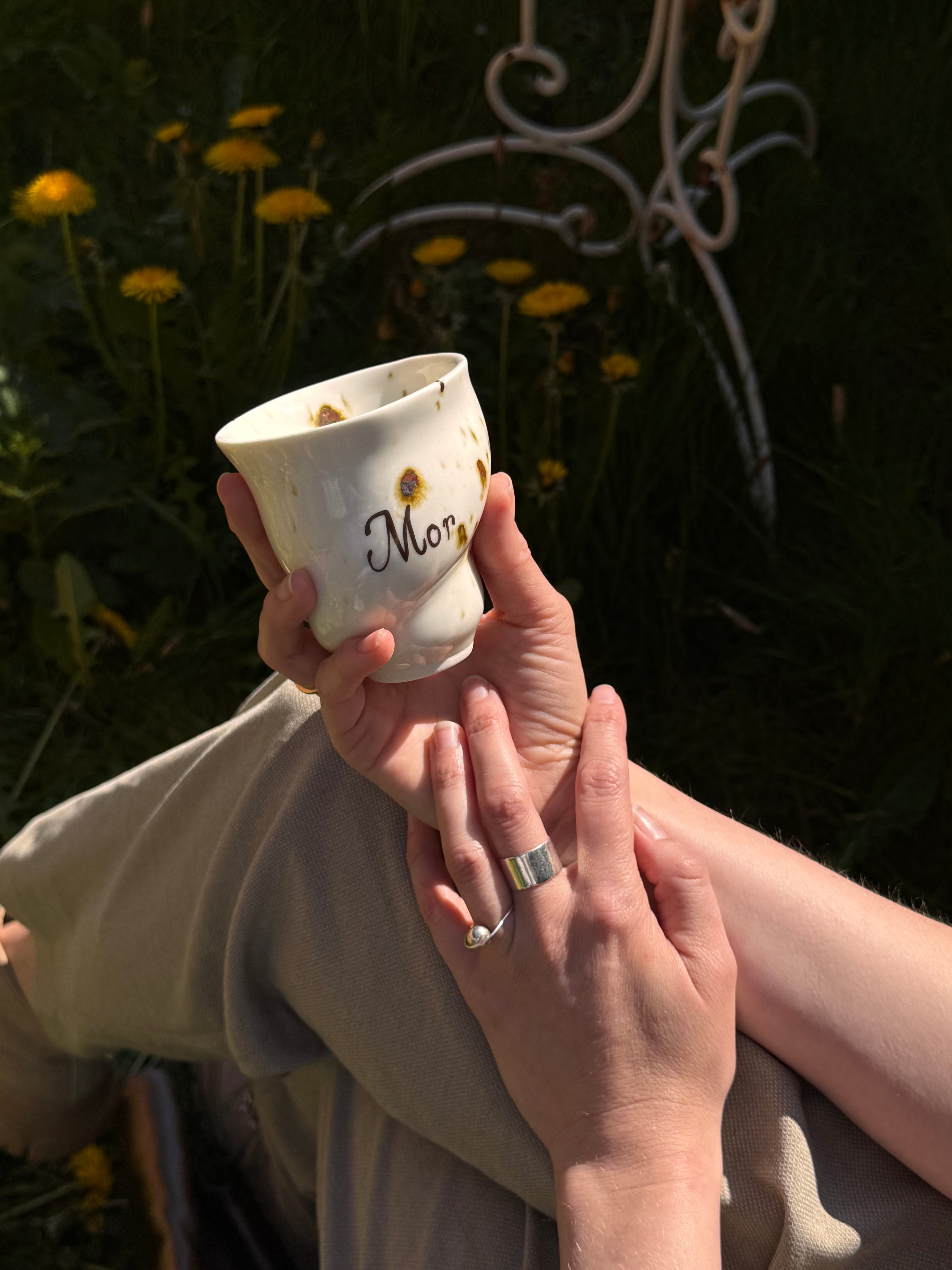 Mother cup
