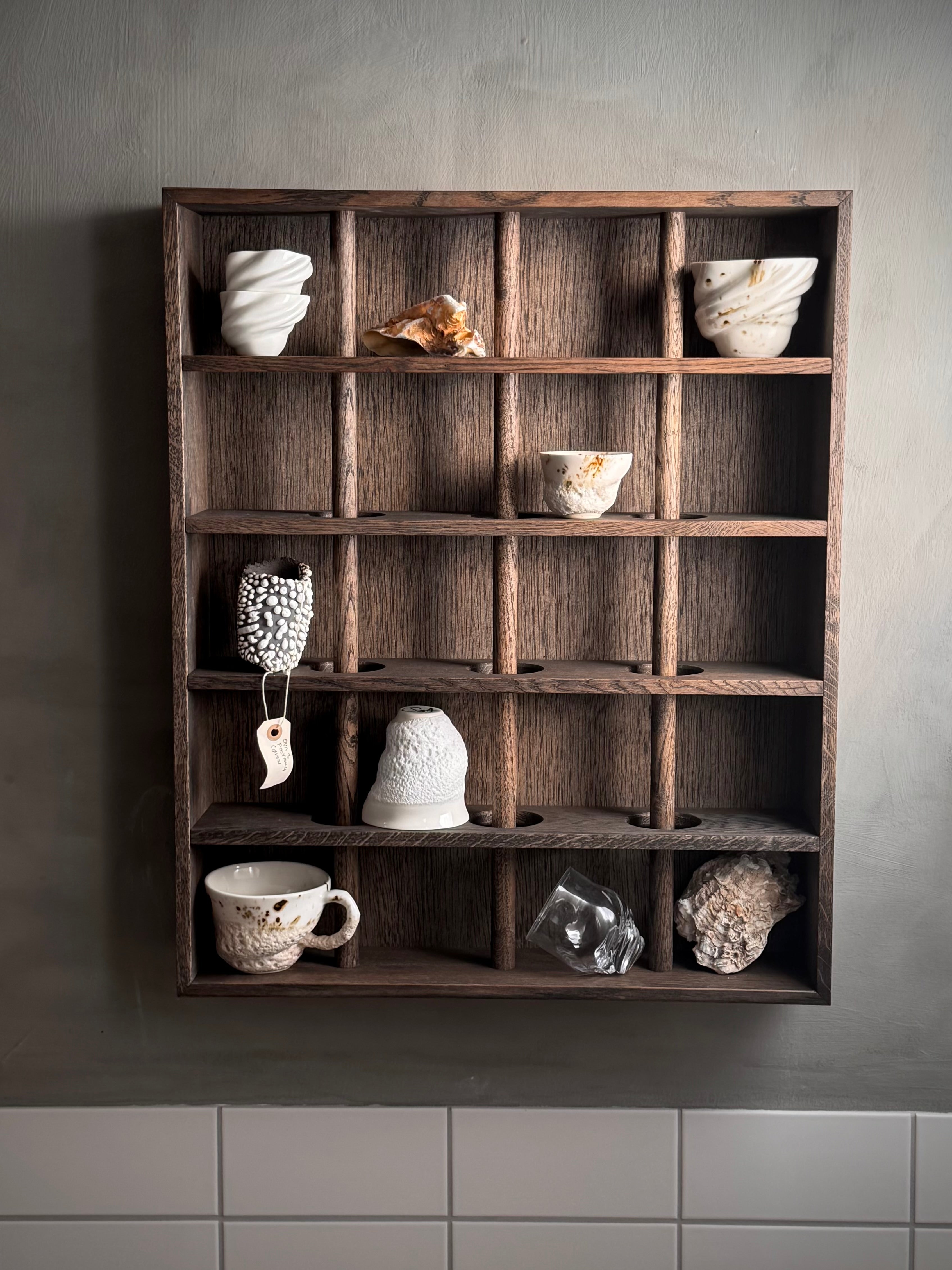 Kopreol - mørk eg med 20 rum