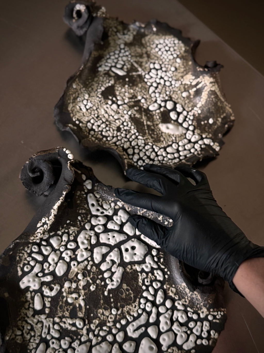 Fragments - vægophæng sort ler