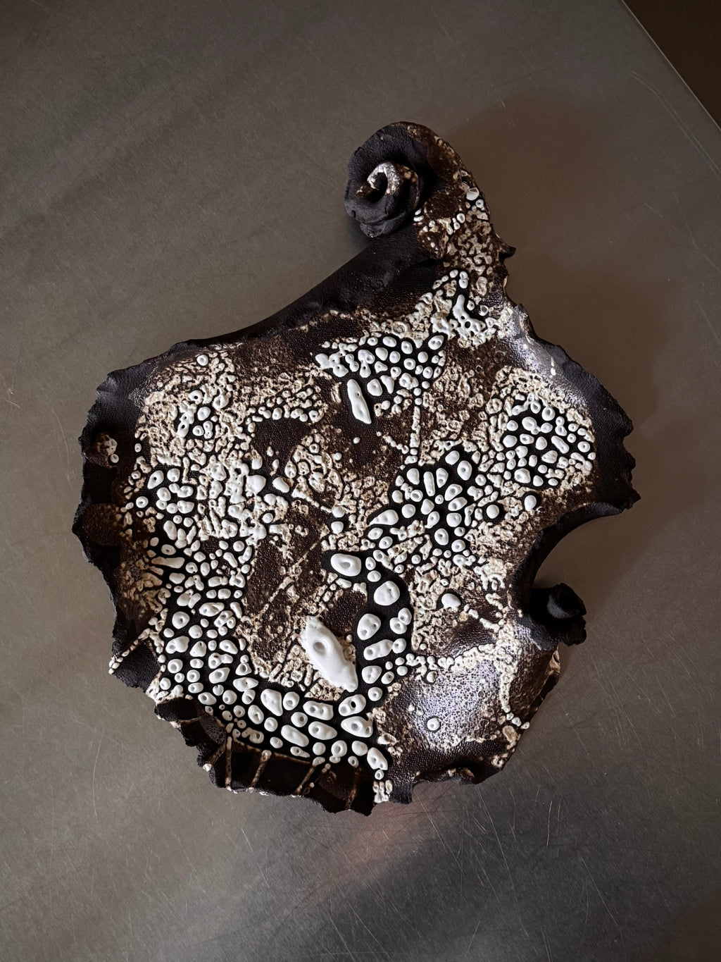 Fragments - vægophæng sort ler